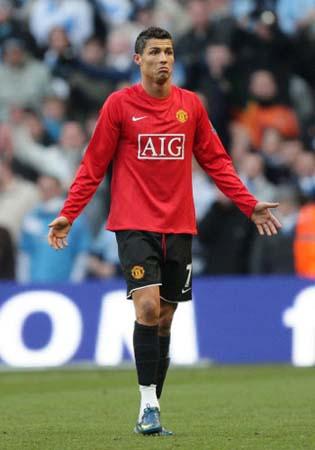 英超战报：佳夫双响，纽卡4-1埃弗顿，获联赛客场首胜（英超快讯：佳夫梅开二度，纽卡斯尔4-1击退埃弗顿，收获联赛客场首胜）