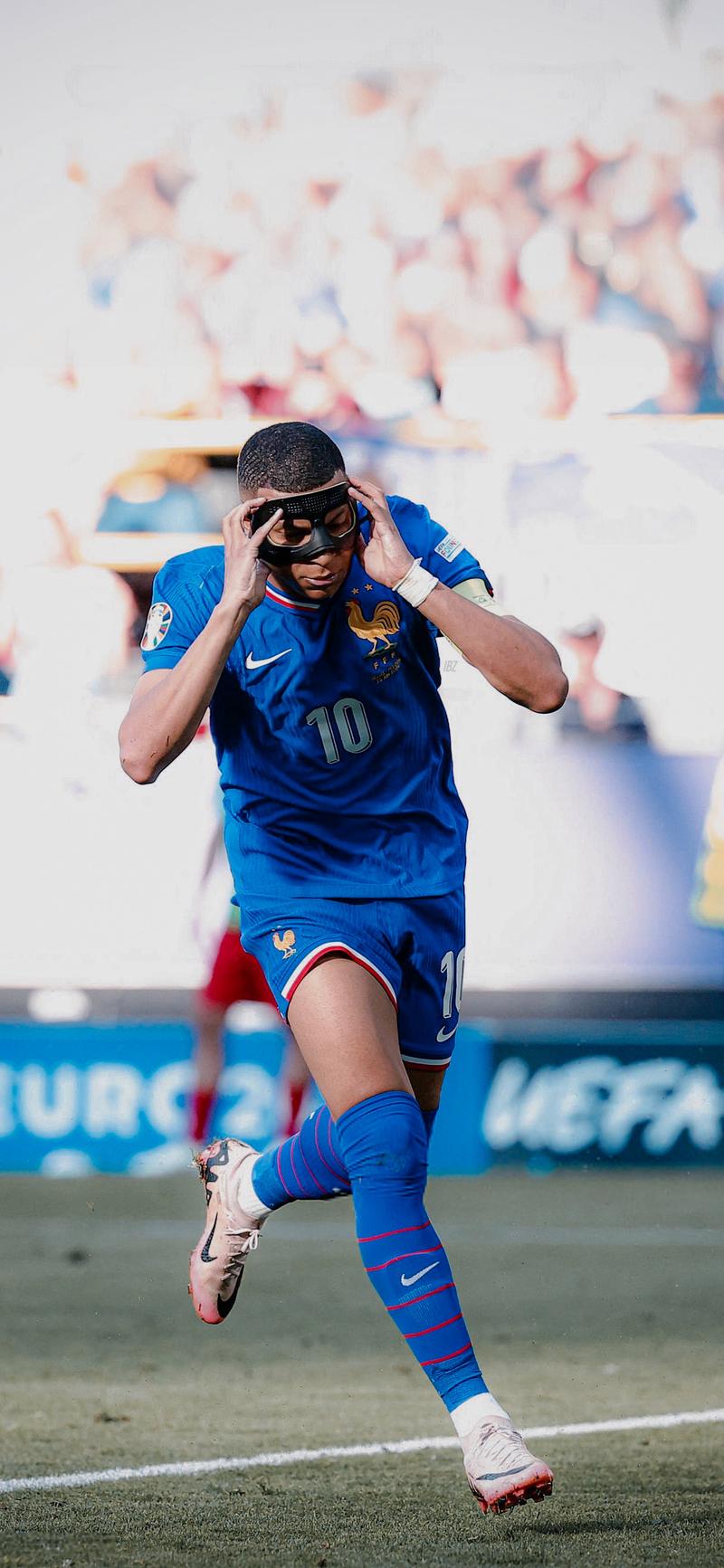 欧冠本周最佳球员候选：马杜埃凯、孔德、德凯特拉雷、格洛赫（欧冠本周最佳四人入围：马杜埃凯、孔德、德凯特拉雷、格洛赫）