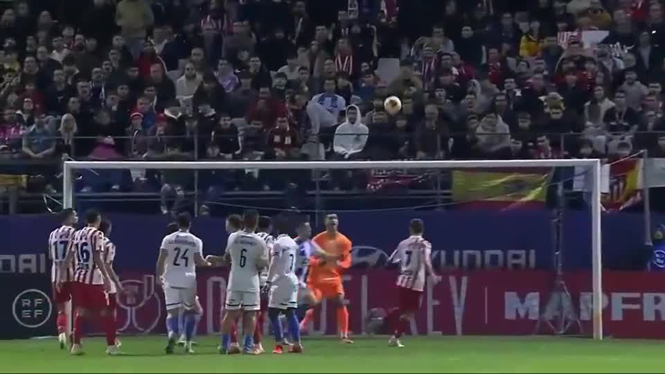 老当益壮，奥巴梅扬实现职业生涯400球里程碑（宝刀未老，奥巴梅扬职业生涯进球数突破400大关）