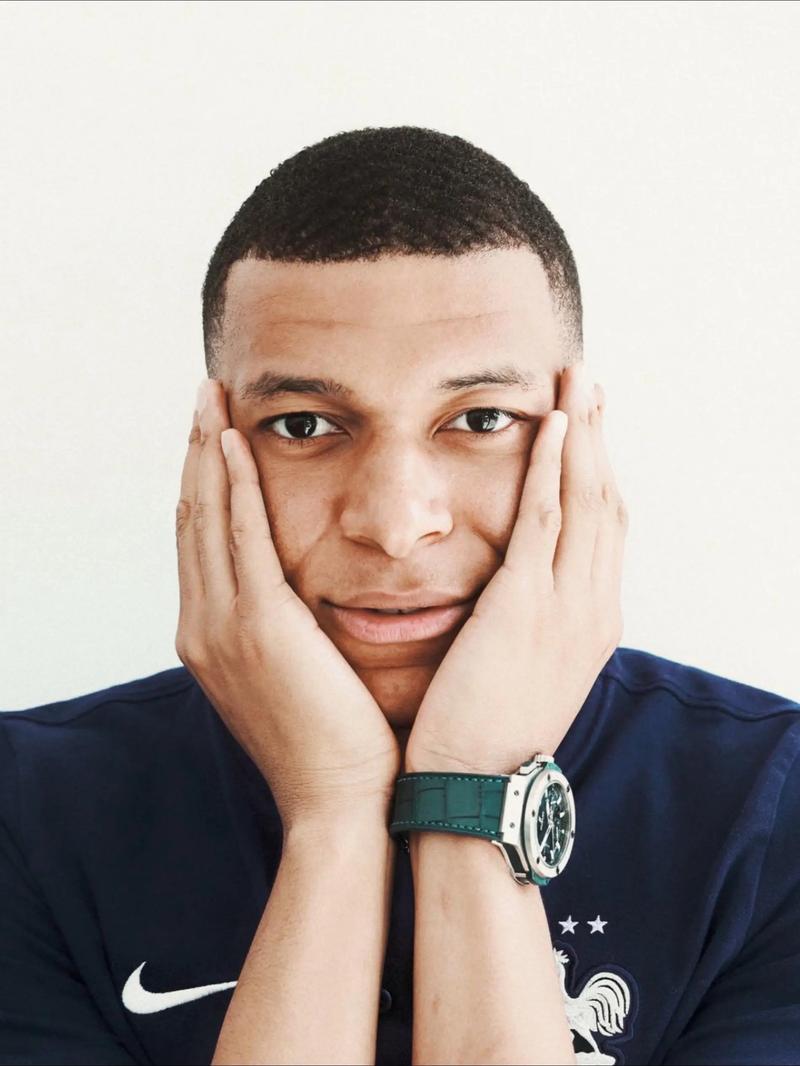 响应中足联文明行动月号召，青岛西海岸启动文明球迷评选活动（青岛西海岸启动文明球迷评选，积极响应中足联文明行动月）