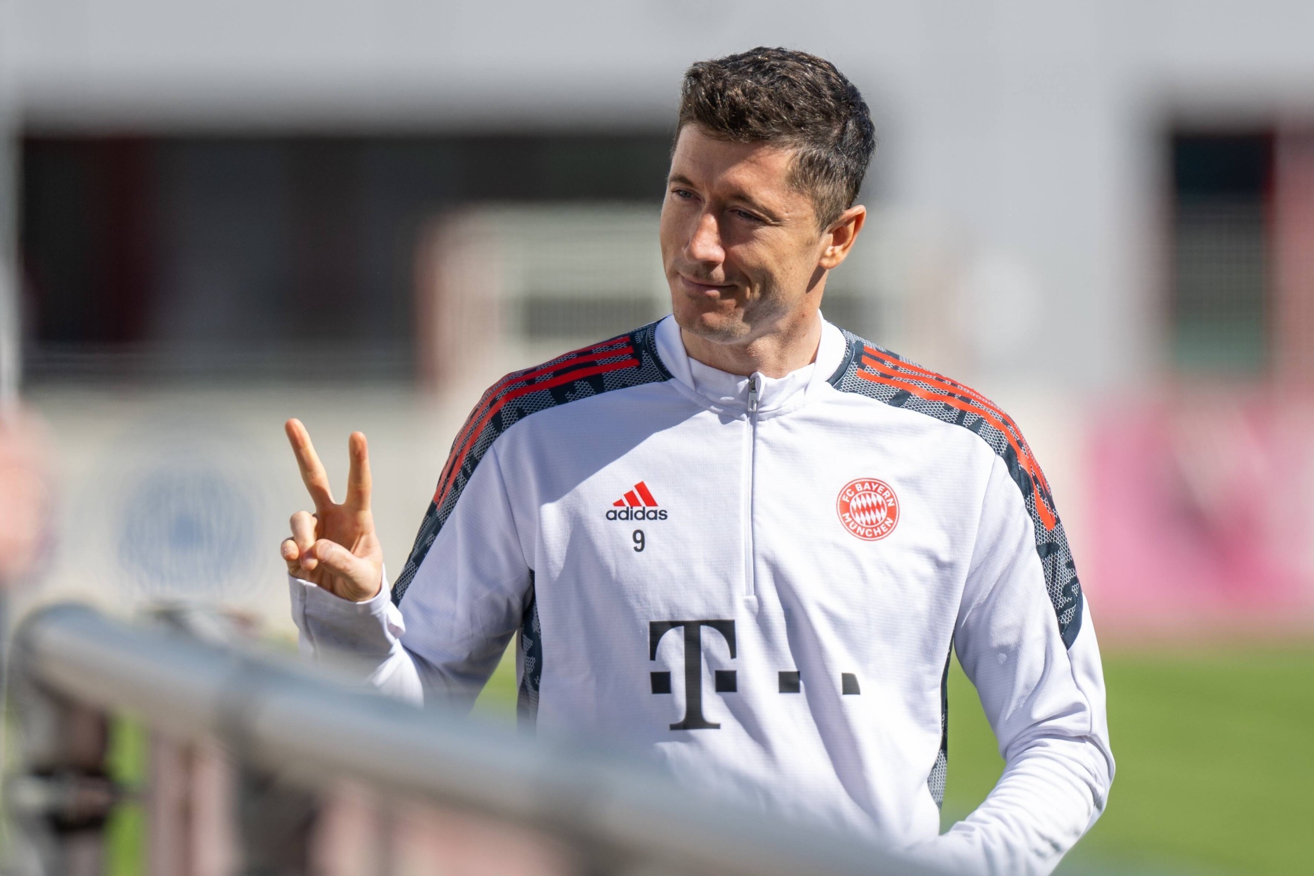 雷霆凭借亚历山大37分统治力，以122比95大胜开拓者，九连胜稳居西部前列。（亚历山大轰37分，雷霆122-95碾压开拓者，豪取九连胜稳居西部前列）