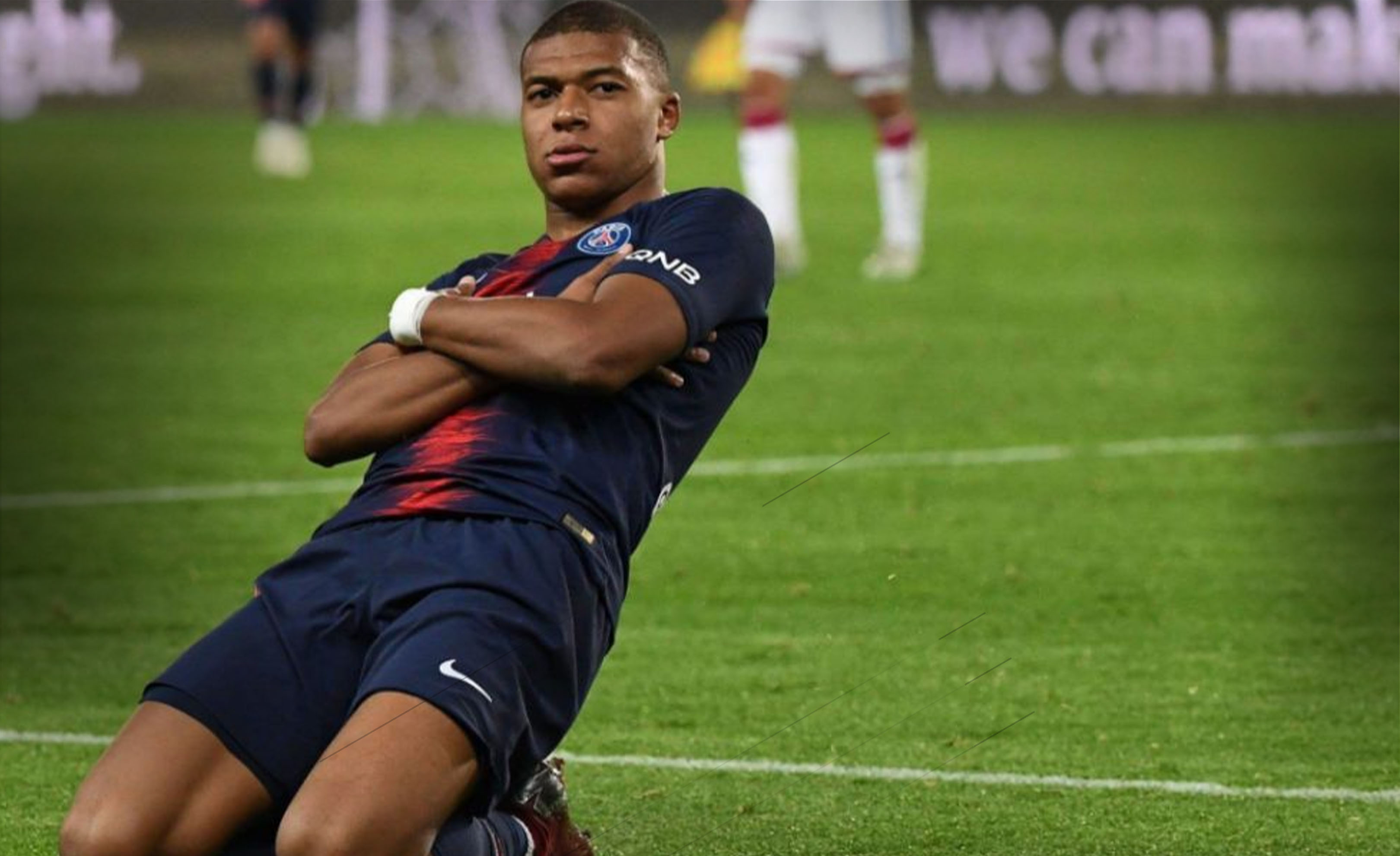 篮球湖人球星时隔两周复出，全场掌声雷动（湖人巨星两周后回归，主场掌声如雷）