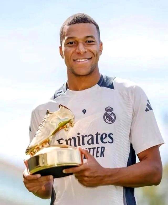 斯基拉：德罗西愿执教热那亚，热那亚在等瓦诺利的最终答复（斯基拉：德罗西愿接手热那亚，俱乐部正等待瓦诺利最终决定）