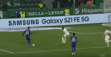 周六西甲裁判安排：弗朗西斯科将执法巴萨客战贝蒂斯（西甲周六裁判出炉：弗朗西斯科将吹罚巴萨客场对阵贝蒂斯）