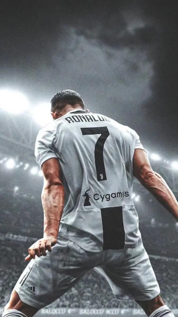 知名巴萨球迷：梅西不该偷偷的溜进诺坎普，这不是他家而是我们的（资深巴萨球迷：梅西不该悄悄回诺坎普，那不是他的家，而是我们的主场）